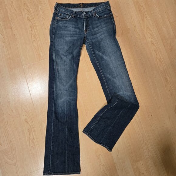Wonderful decrative back pocked, medium washed flared jeans. - Picture 4 of 4